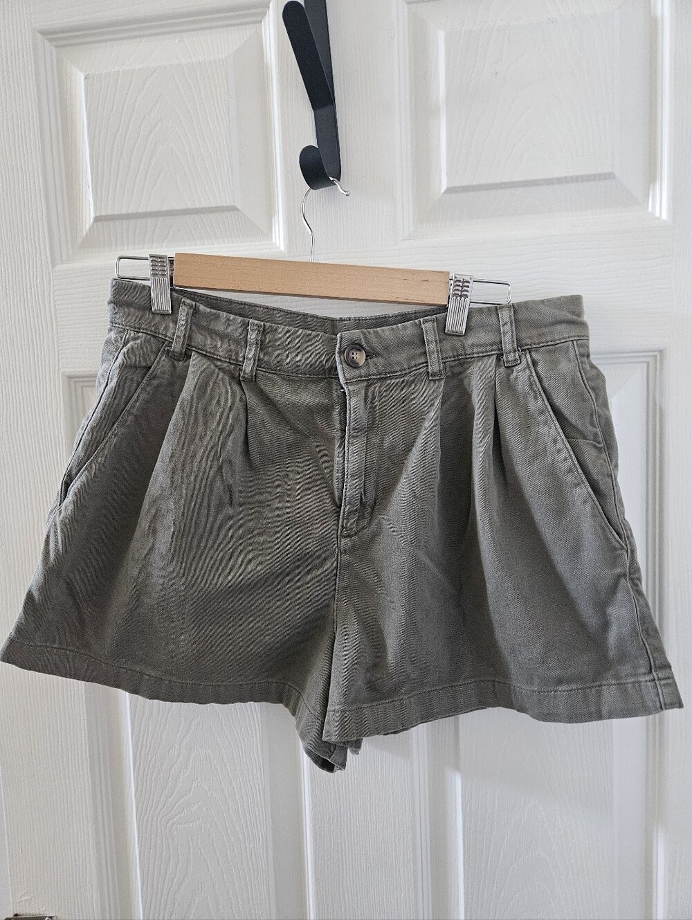 Free People Billie Chino Shorts Beetle Olive Green Pleated Trouser Mid Rise